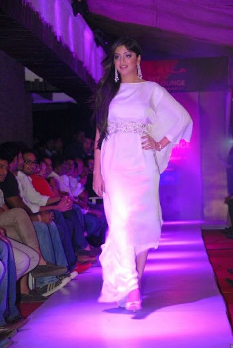 poonam kaur rwalk in white dress at sheesha sky launch actress pics